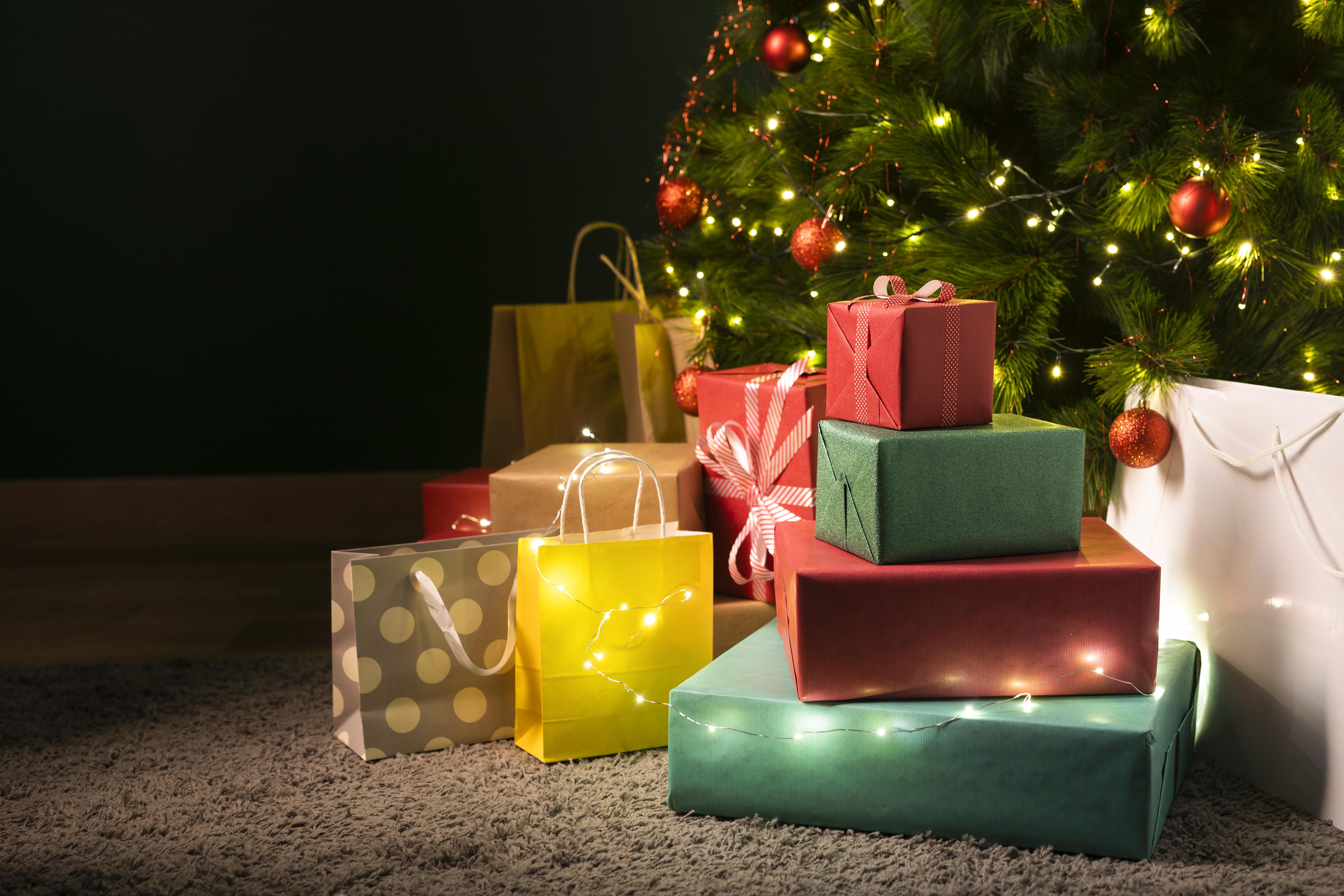 МНС разъясняет: надо ли платить налог с подарков от близких родственников