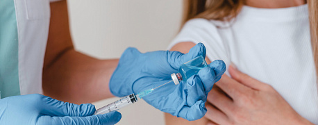 Кто обязан вакцинироваться от гриппа и COVID-19 в 2024-2025 году 